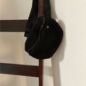 Black fuzzy belt bag